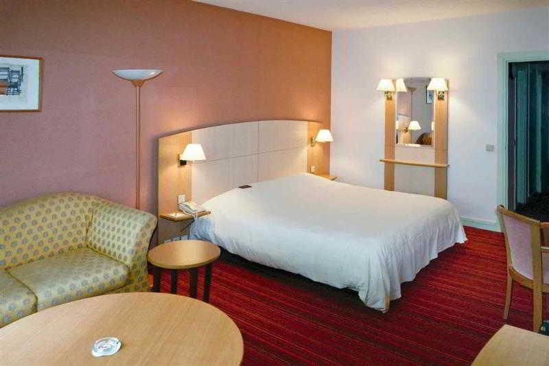 Mercure Besancon Parc Micaud - Hotel & Bar Εξωτερικό φωτογραφία
