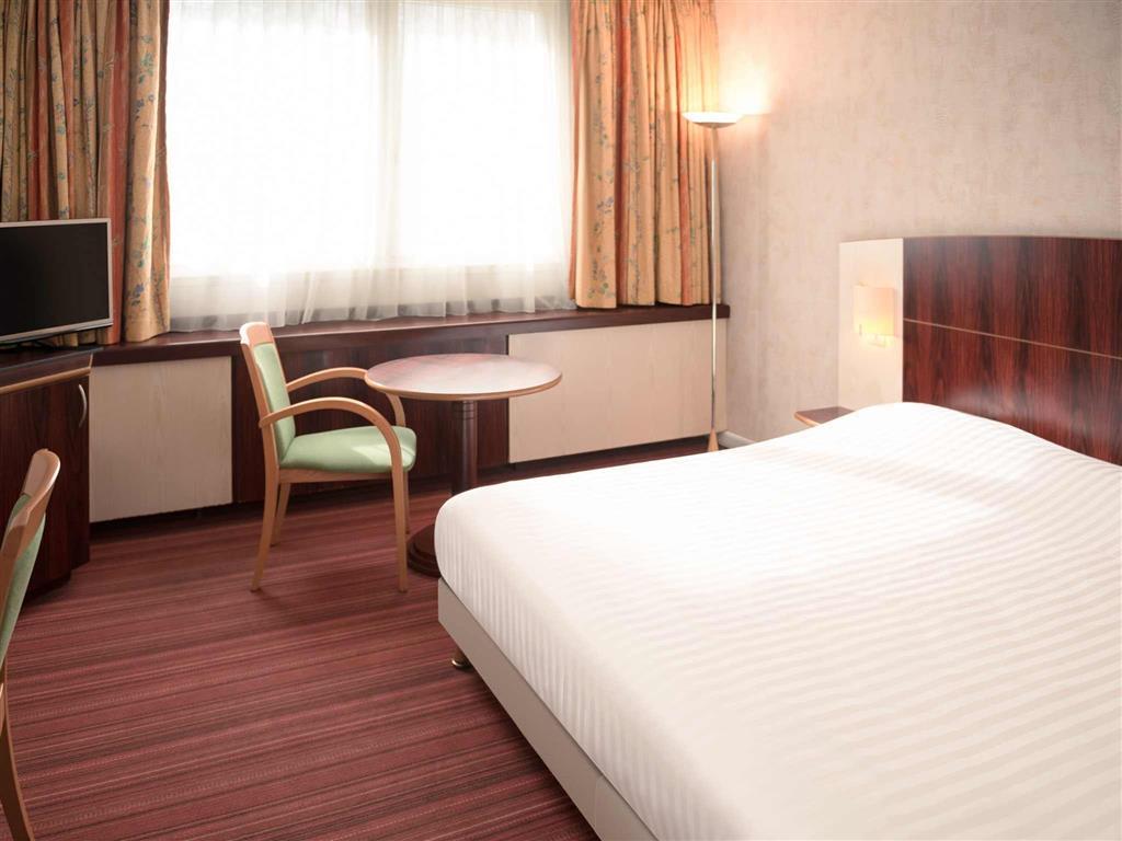 Mercure Besancon Parc Micaud - Hotel & Bar Εξωτερικό φωτογραφία